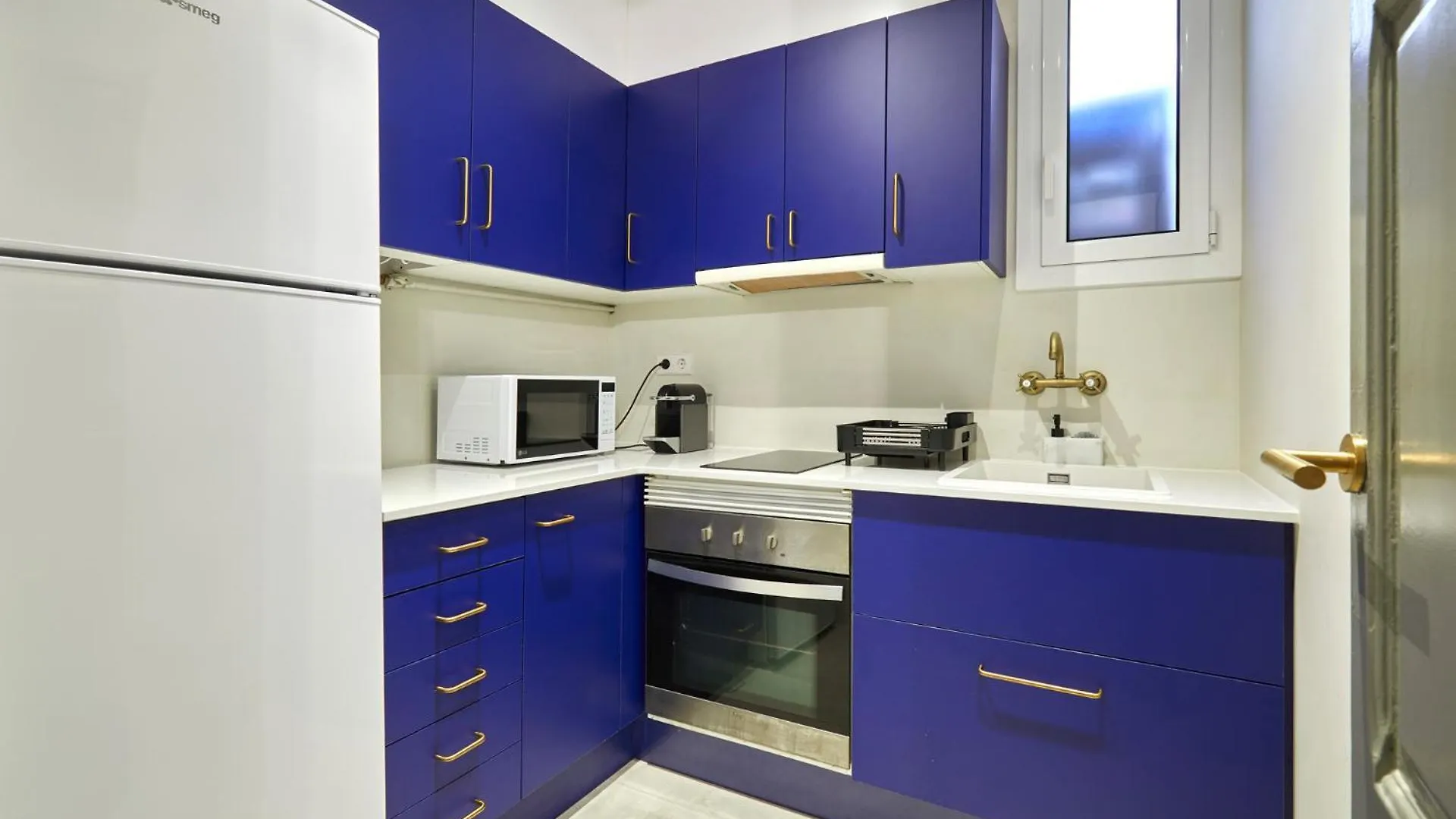 Classic Catalan Family Apartment With Balcony By Maison Pinata Barcelona