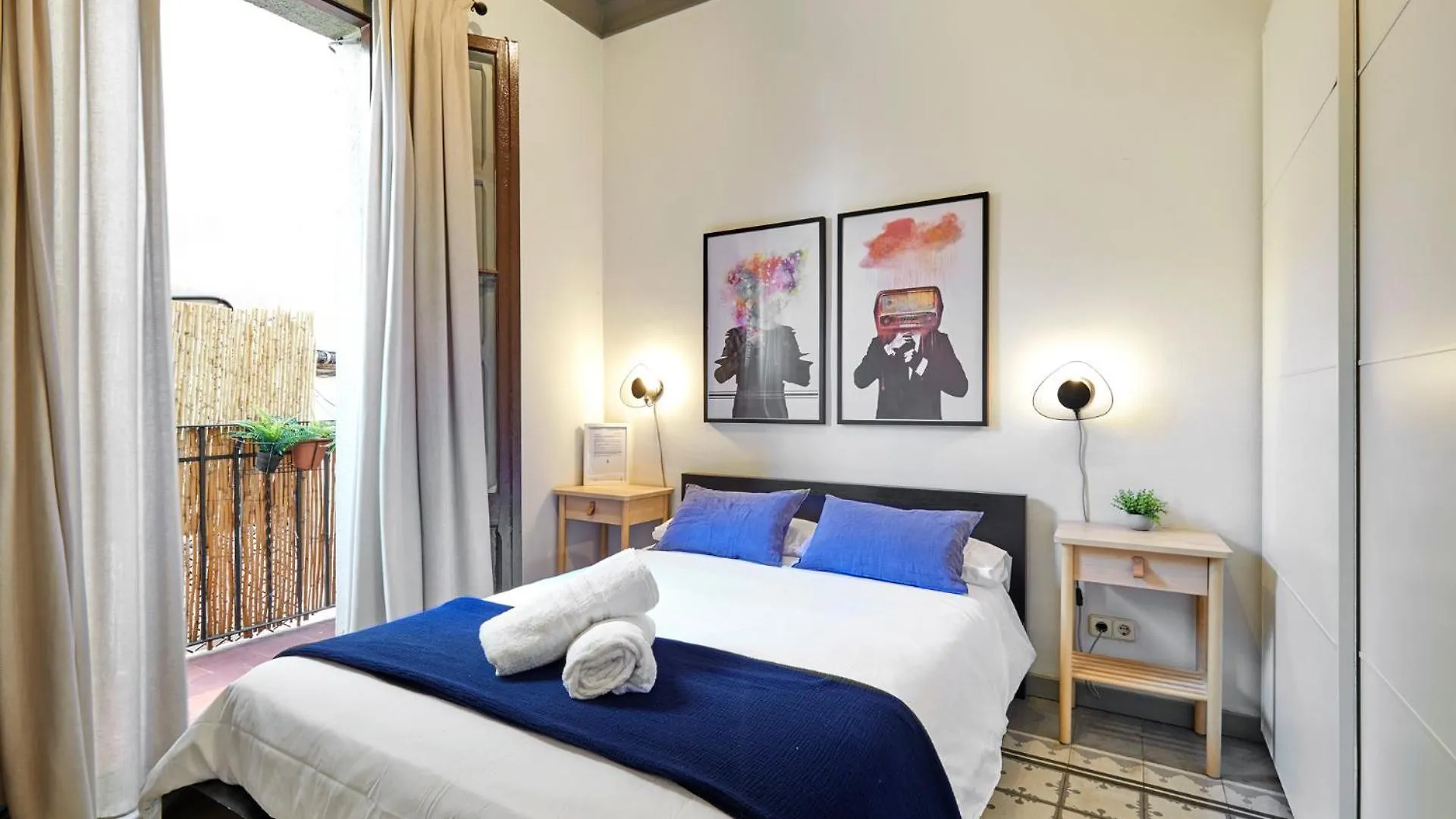 Classic Catalan Family Apartment With Balcony By Maison Pinata Barcelona
