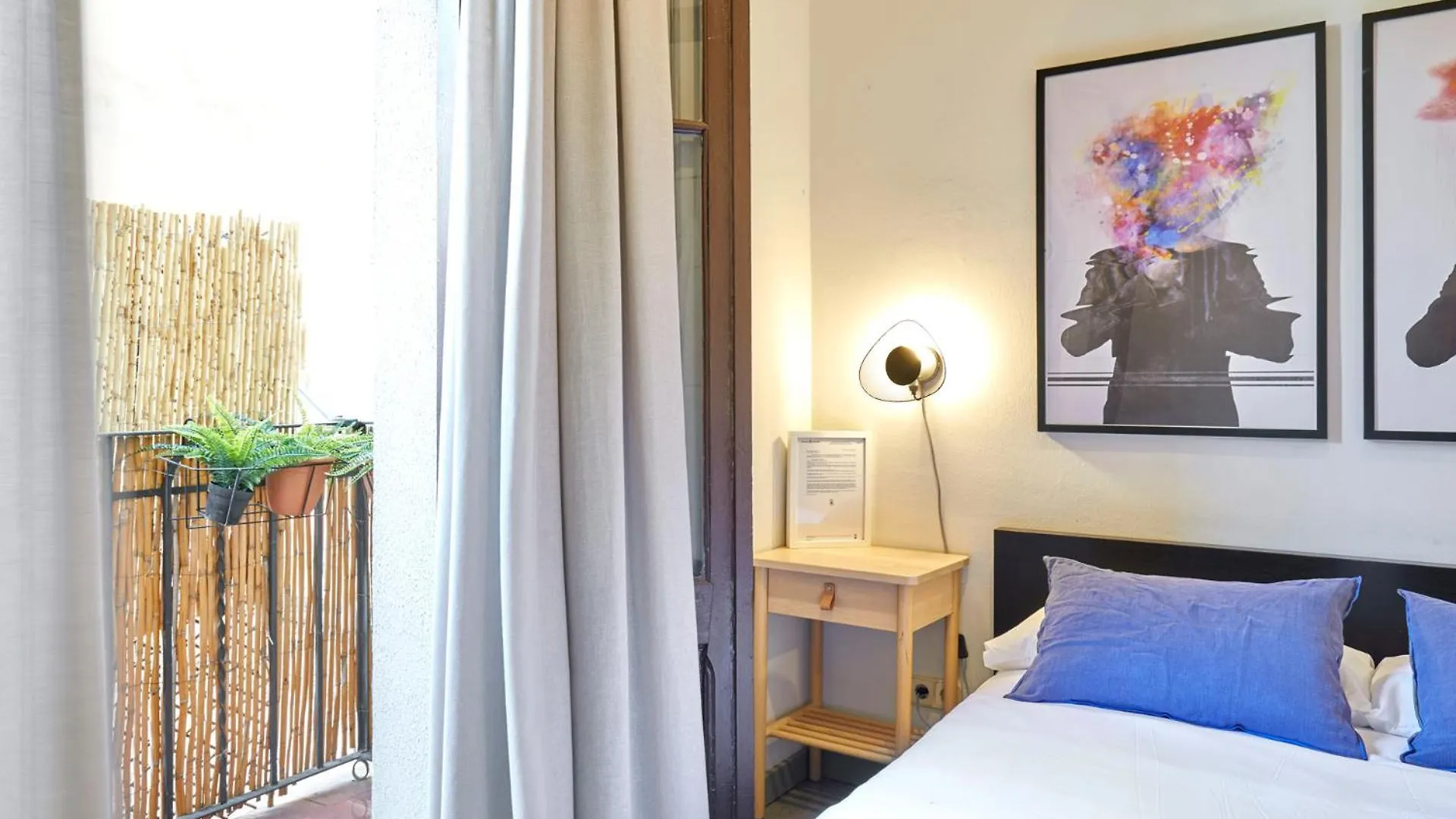 Classic Catalan Family Apartment With Balcony By Maison Pinata Barcelona