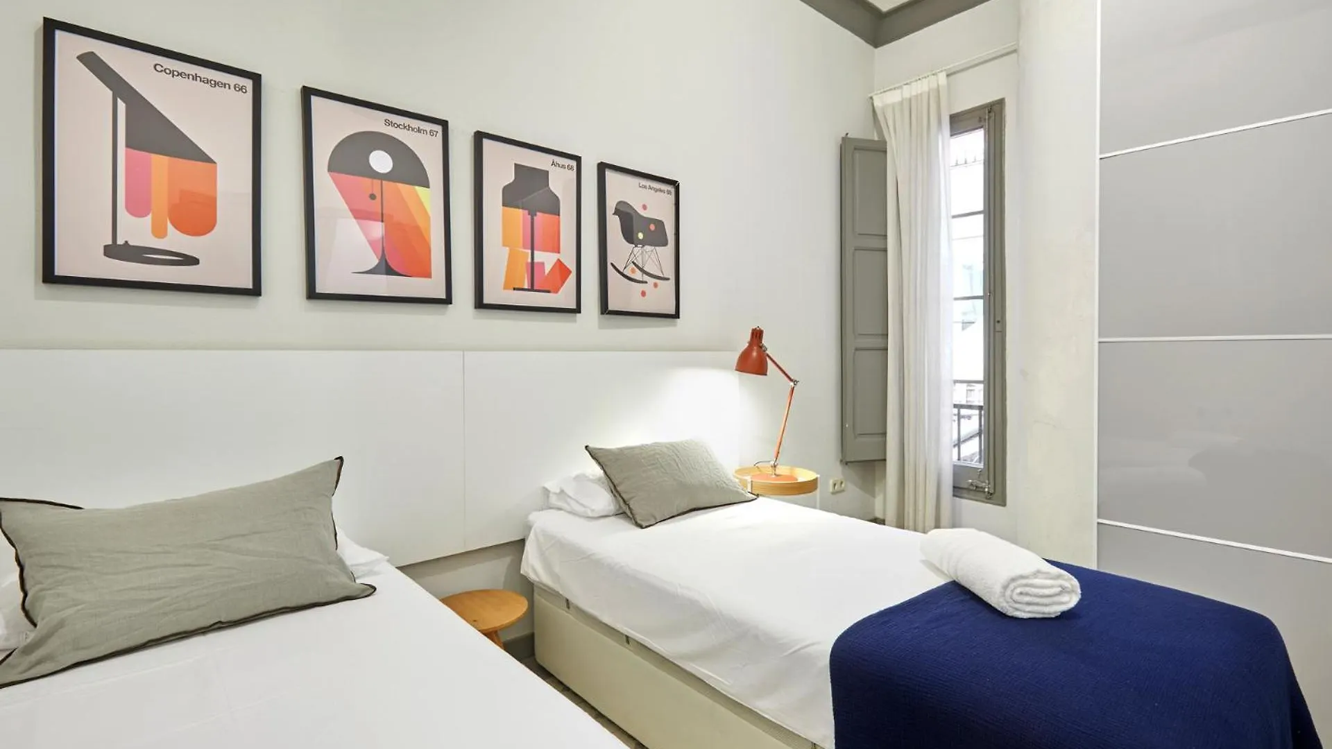 Classic Catalan Family Apartment With Balcony By Maison Pinata Barcelona