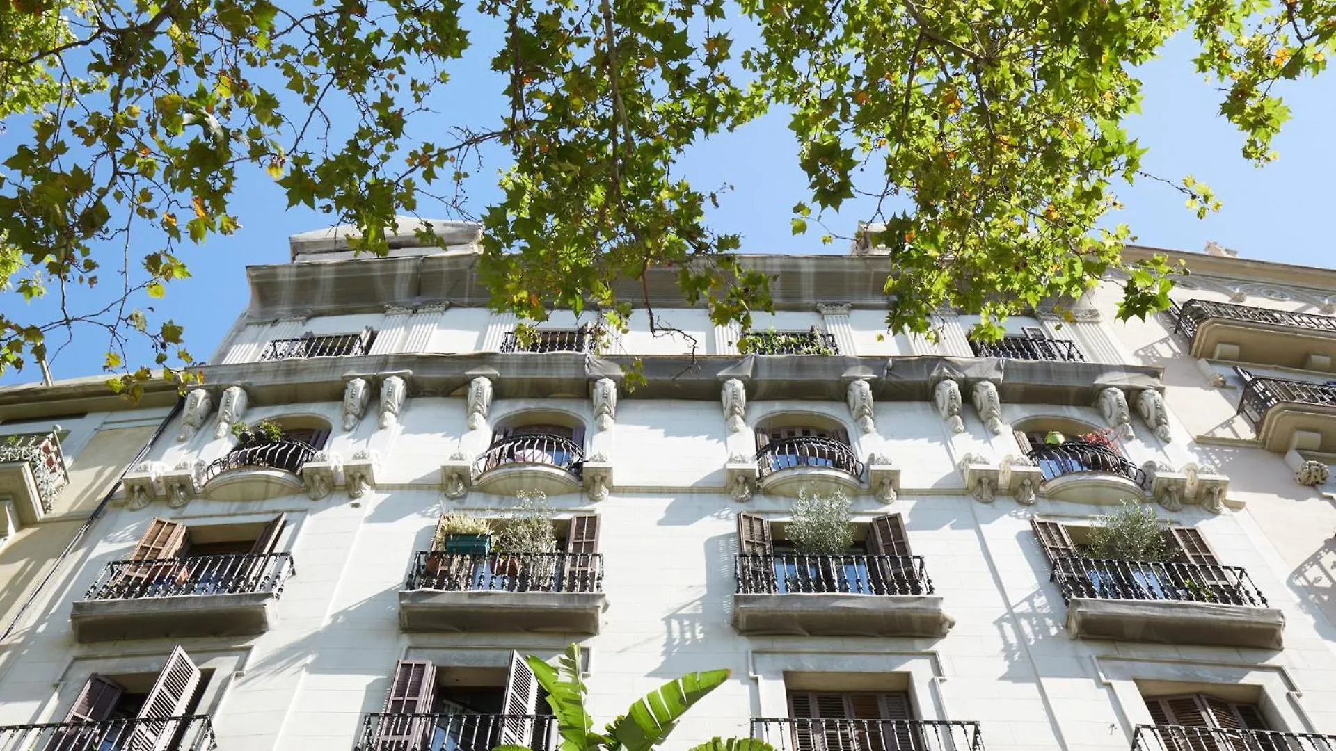Classic Catalan Family Apartment With Balcony By Maison Pinata Barcelona Spain