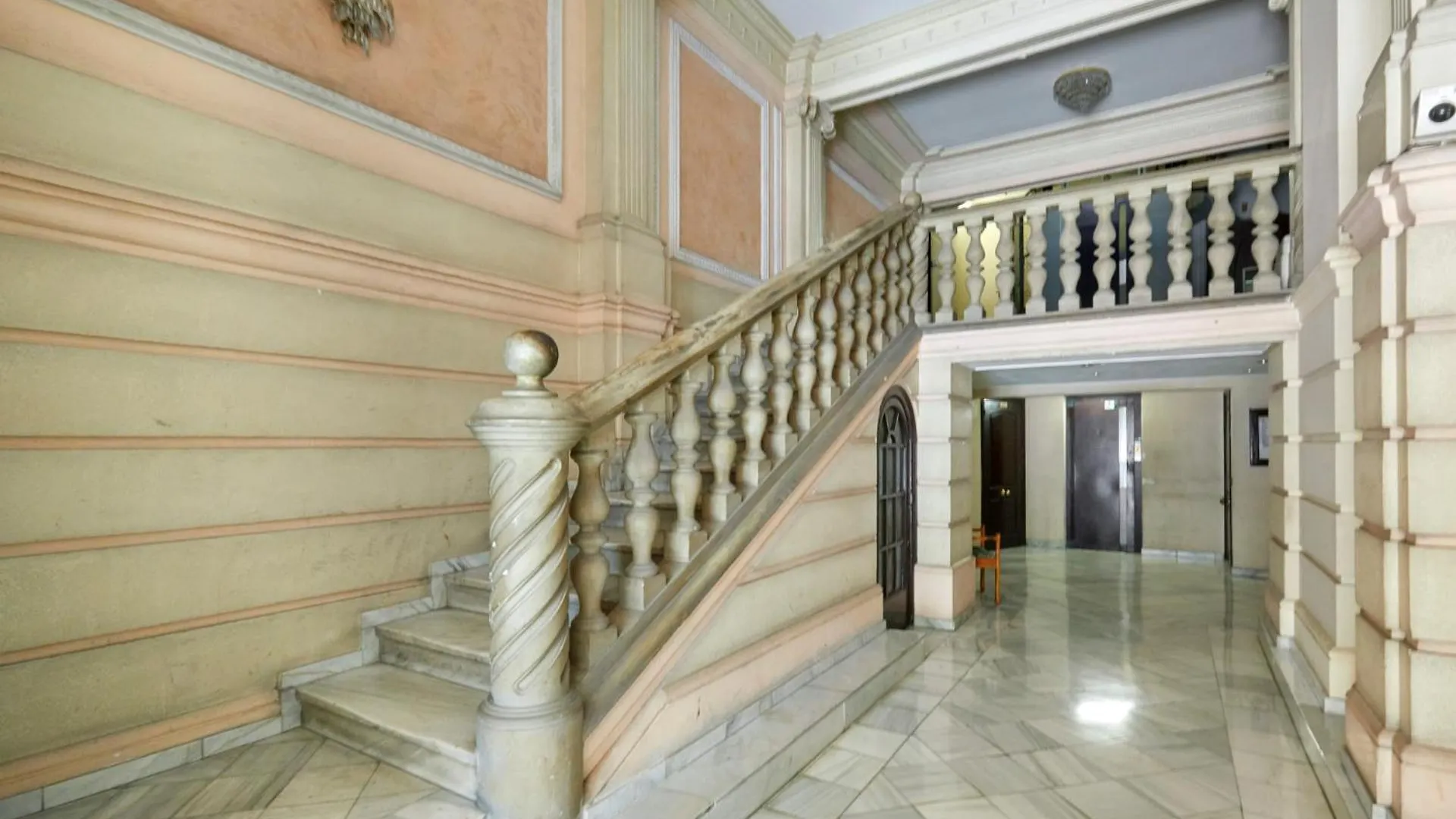 Classic Catalan Family Apartment With Balcony By Maison Pinata Barcellona