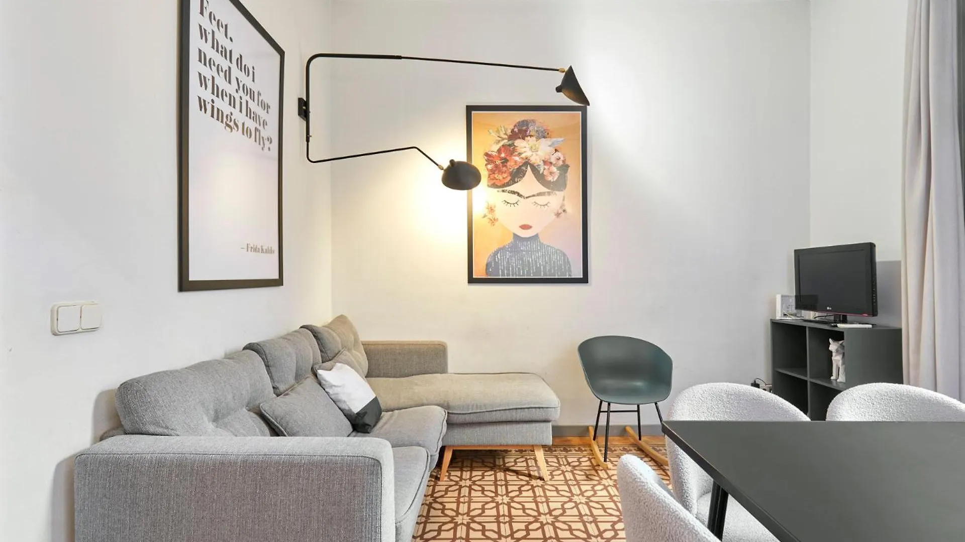 Classic Catalan Family Apartment With Balcony By Maison Pinata Barcelona 0*,  Spain
