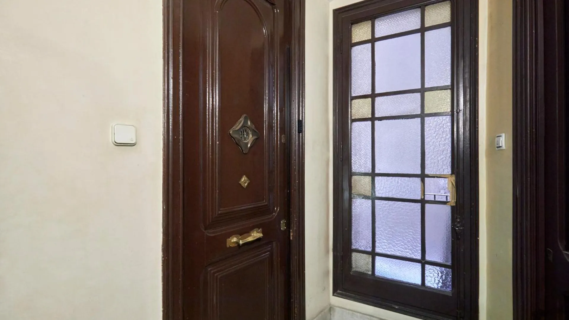 Classic Catalan Family Apartment With Balcony By Maison Pinata Barcellona Spagna