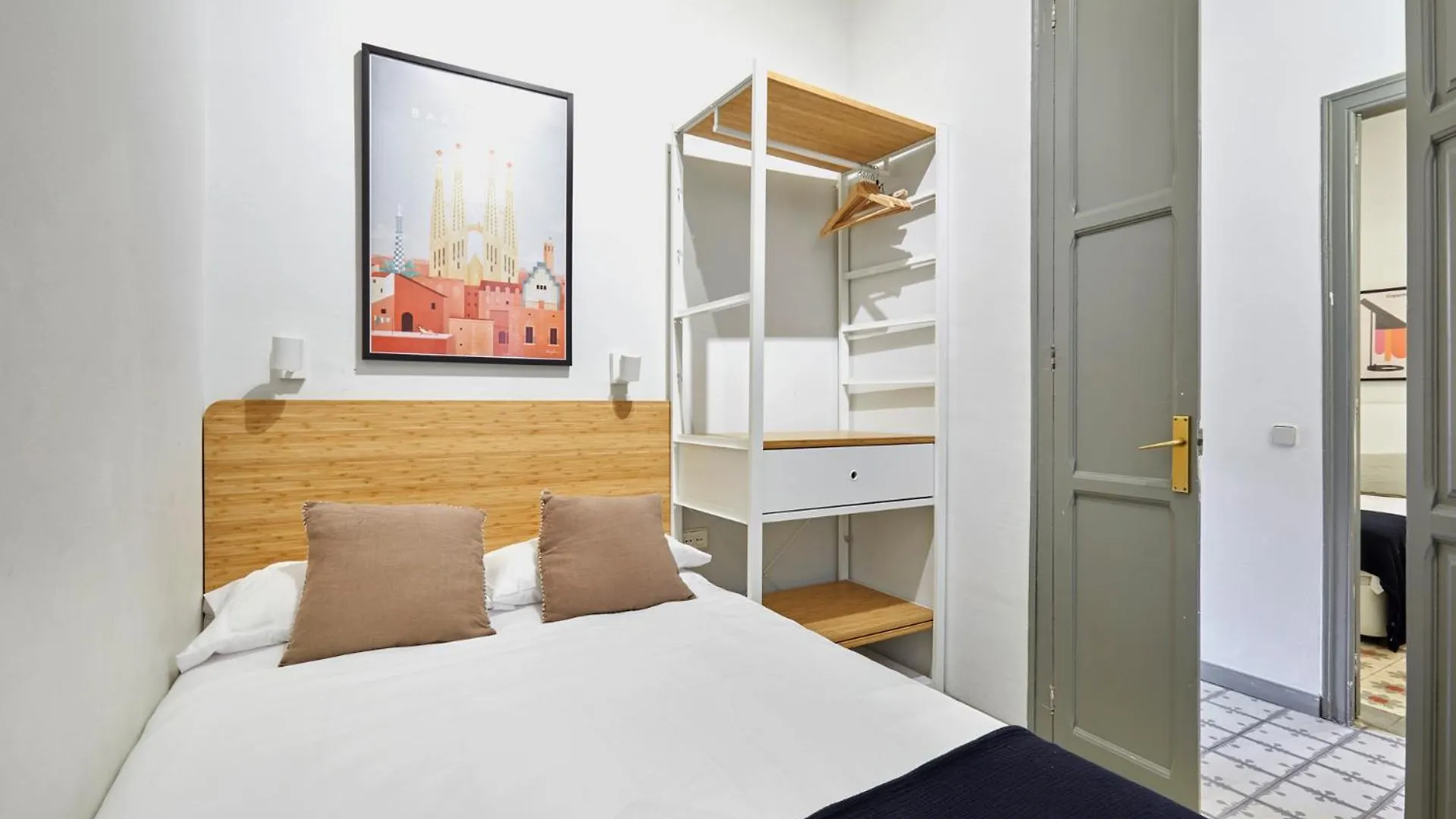 Classic Catalan Family Apartment With Balcony By Maison Pinata Barcelona