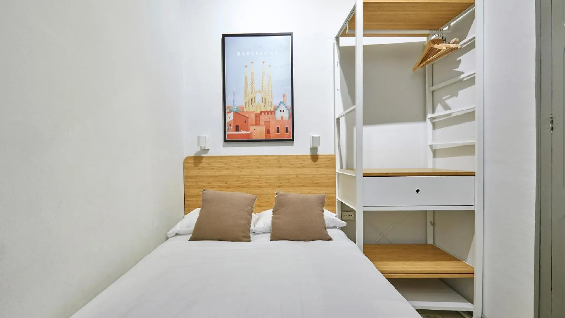 Classic Catalan Family Apartment With Balcony By Maison Pinata Barcelona 0*,  Spain