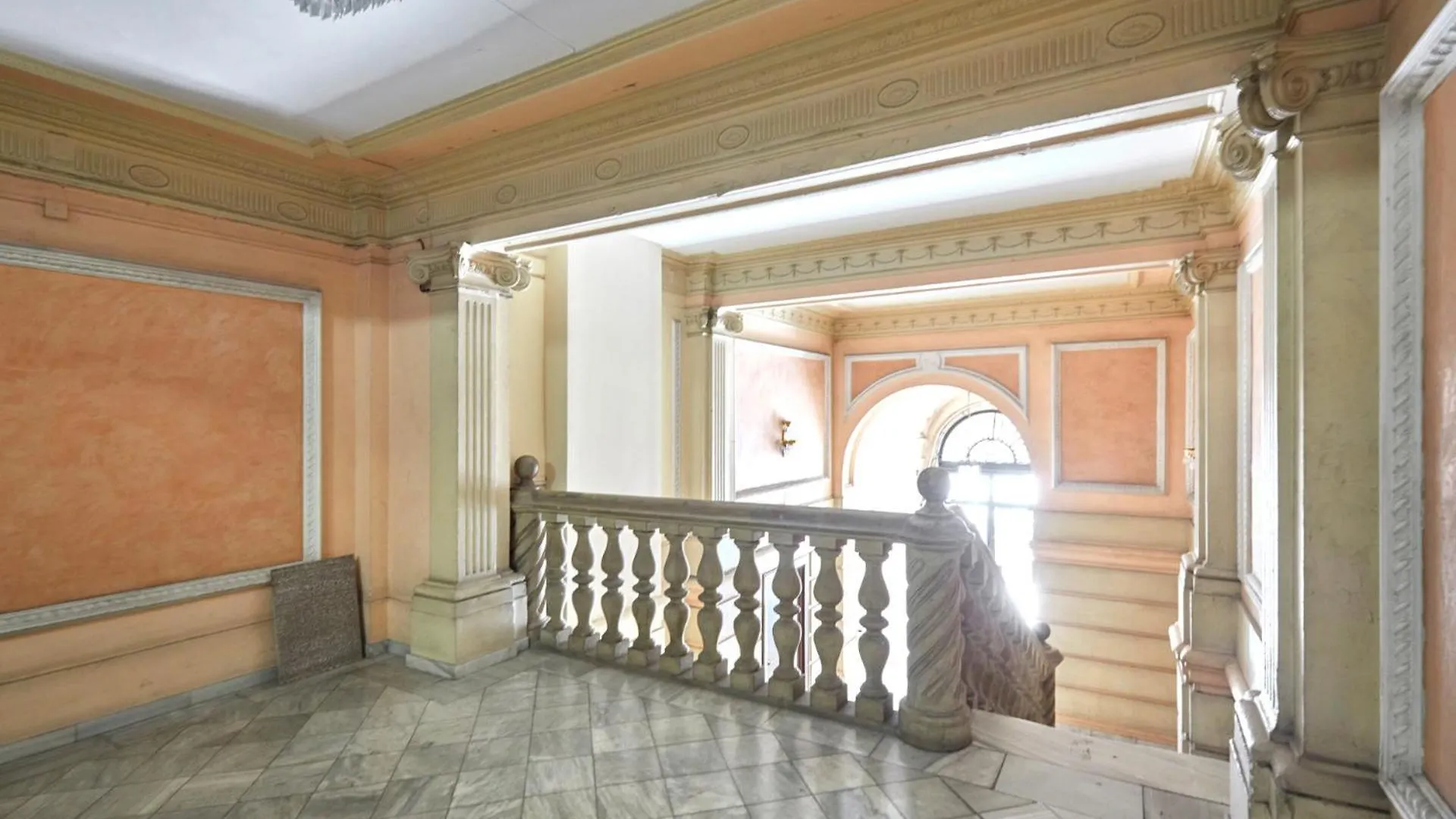 Classic Catalan Family Apartment With Balcony By Maison Pinata Barcellona
