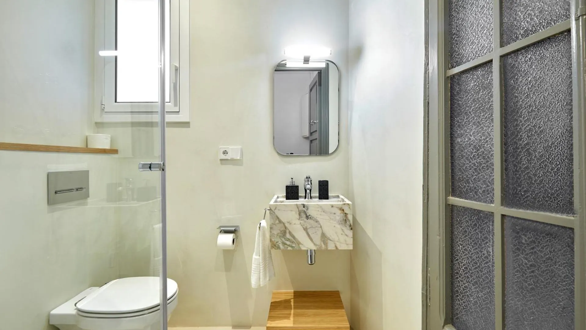 Classic Catalan Family Apartment With Balcony By Maison Pinata Barcelona