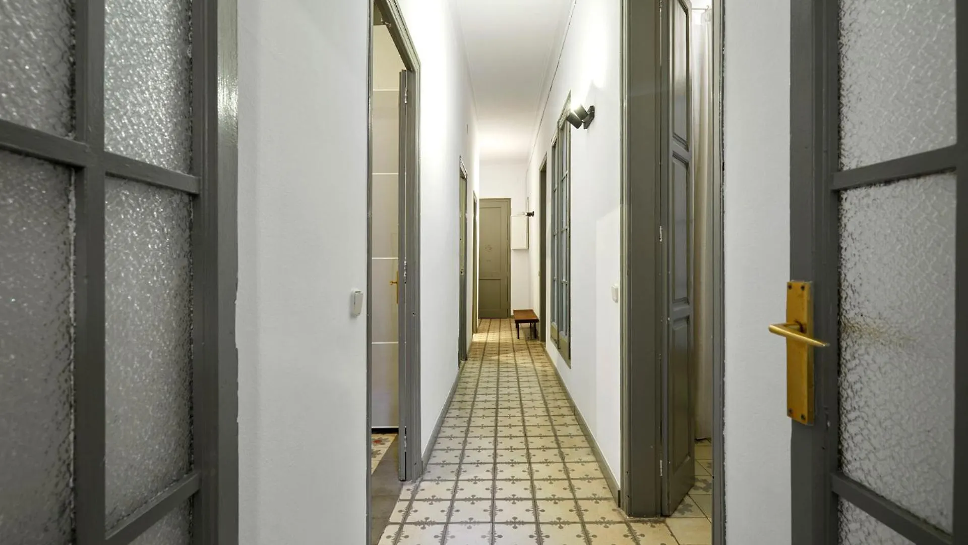 Classic Catalan Family Apartment With Balcony By Maison Pinata Barcelona 0*,